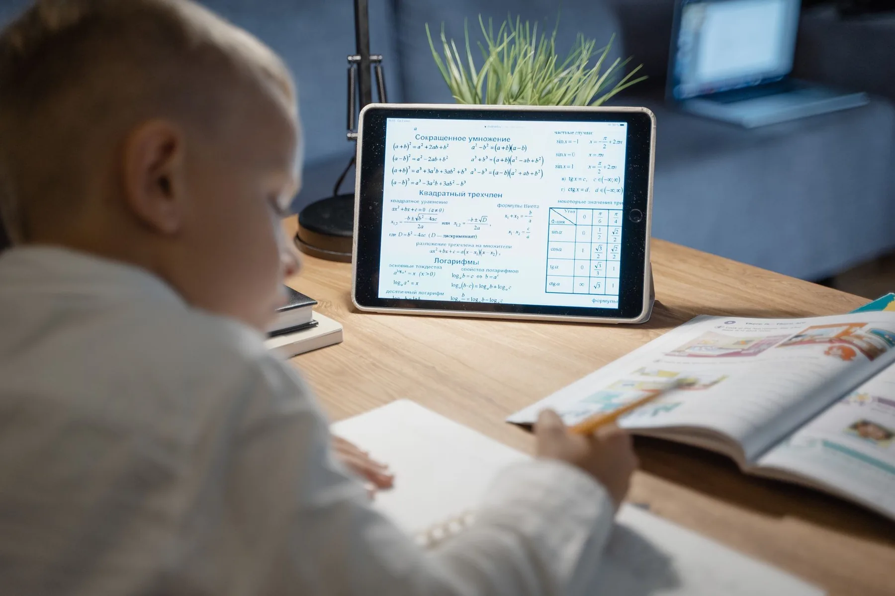 Apprentissage numérique : interfaces d'e-learning et outils pédagogiques sur écran