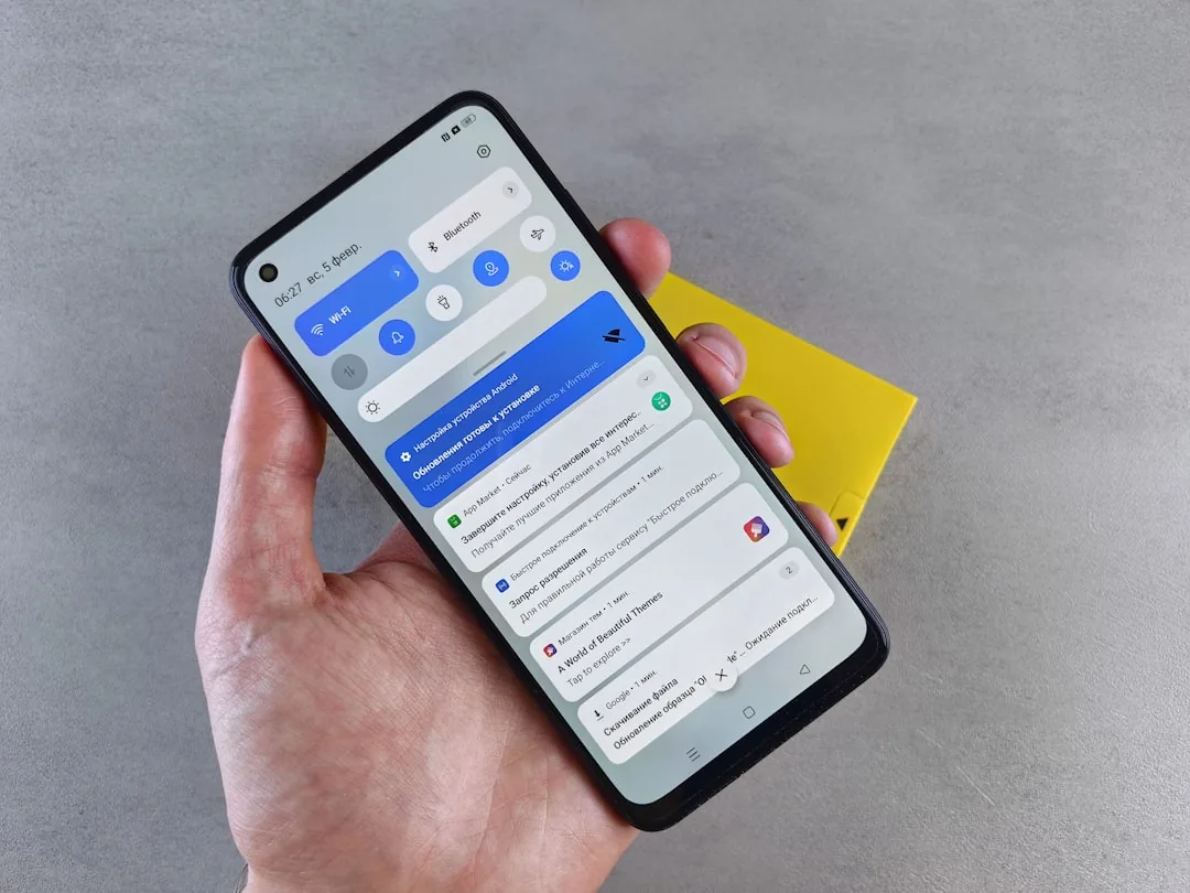 Interface de l'application Telegram sur smartphone avec notifications de messages