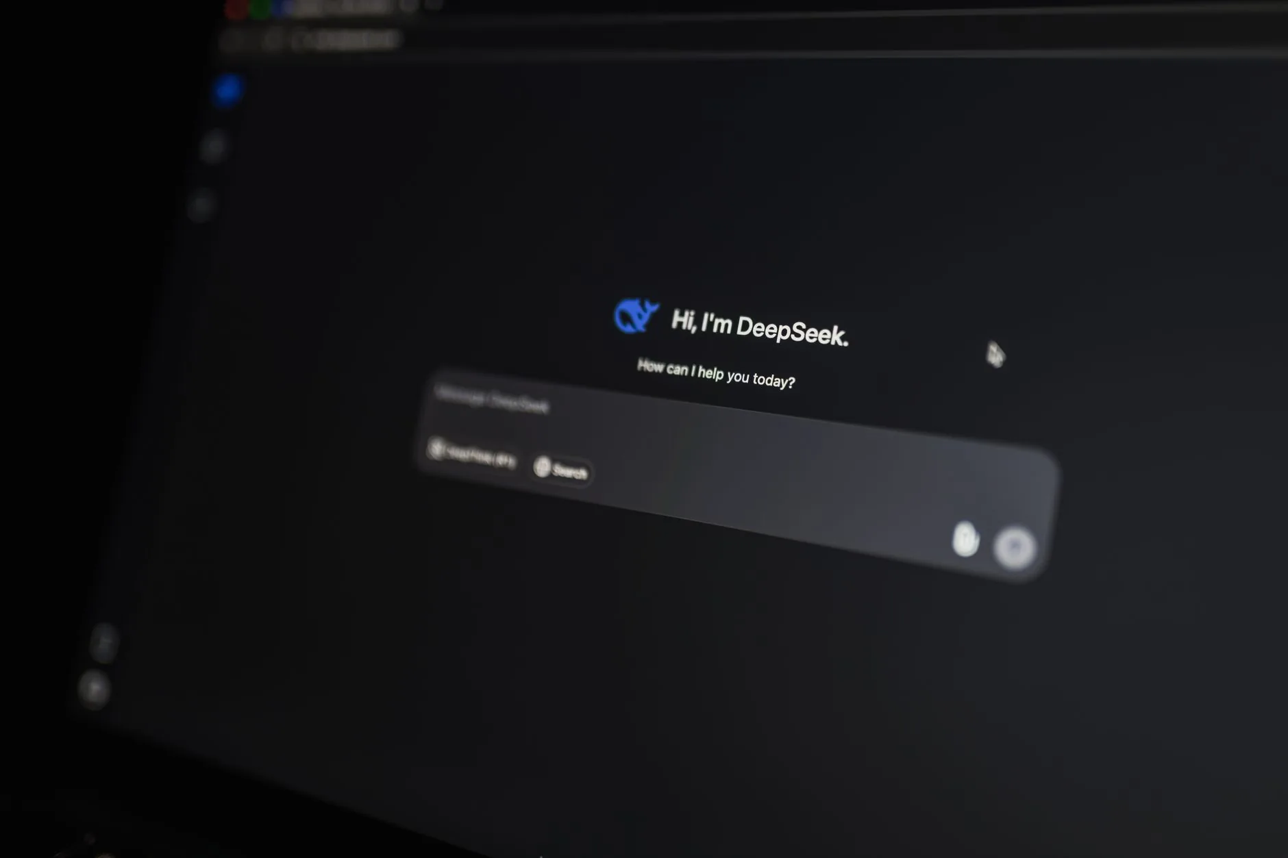 Interface de chat IA affichant un dictionnaire informatique moderne sur écran d'ordinateur