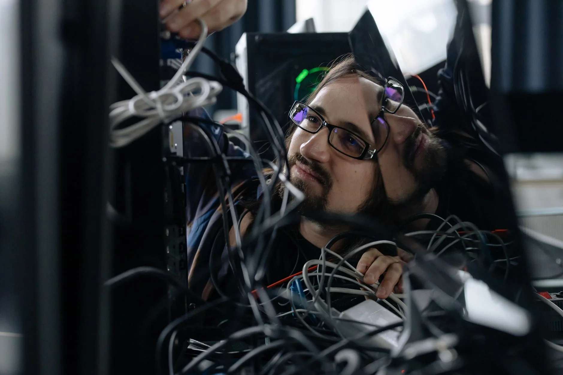 Écran d'ordinateur affichant des outils système et utilitaires logiciels en cours d'exécution