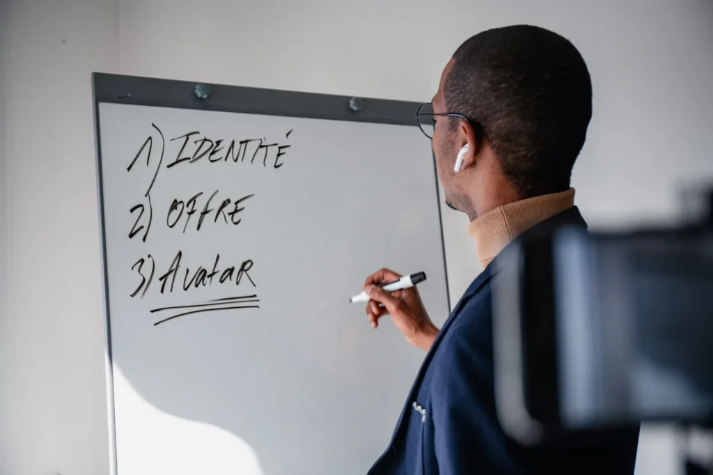 Protocole VoIP et visioconférence : écrans affichant une session de communication vidéo professionnelle