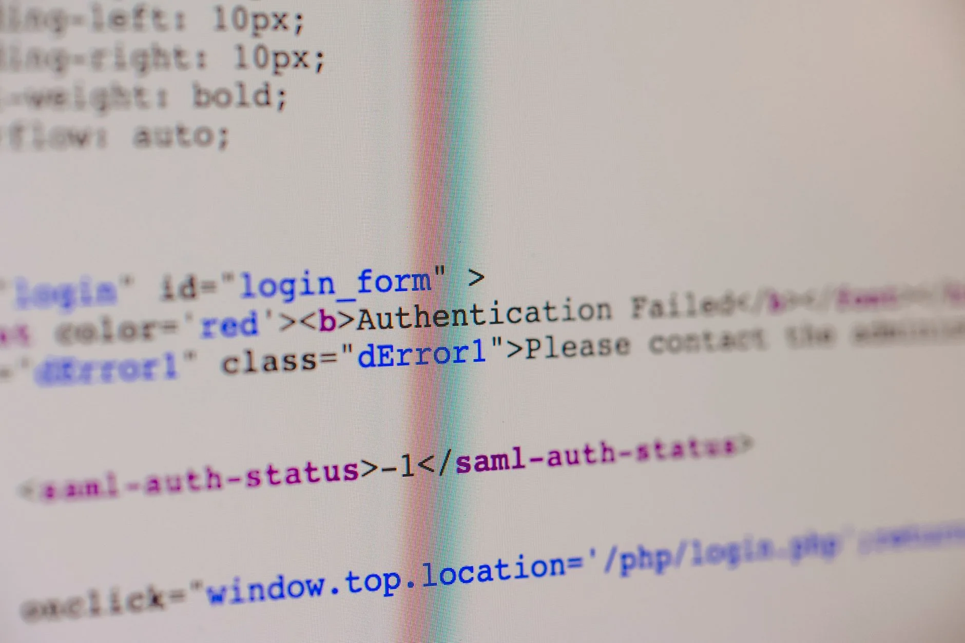 Éditeur de code XML avec coloration syntaxique affichant erreurs et données formulaire